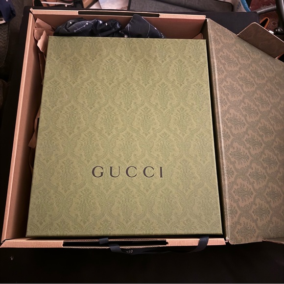 Gucci Black and Lime Green Logo Chelsea Boots - Picture 12 of 12